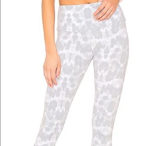 Onzie High-Rise Legging in White Leopard M/L